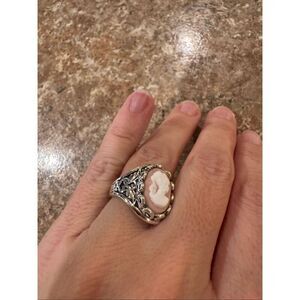 Woman’s vintage style cameo ring size 6